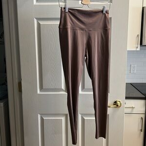 Aritzia TnaSLEEK Cheeky Hi-Rise Ankle Legging
